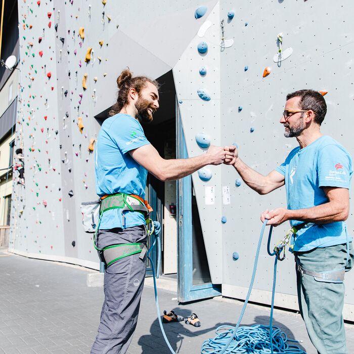Check and Climb, Partner check vor dem Klettern erhöht die Sicherheit.